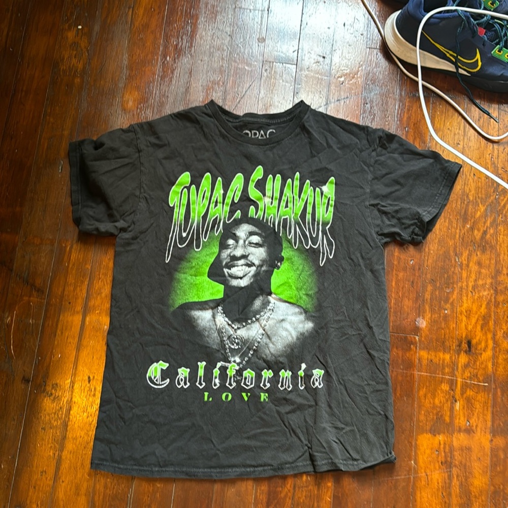 2pac vintage look graphic tee